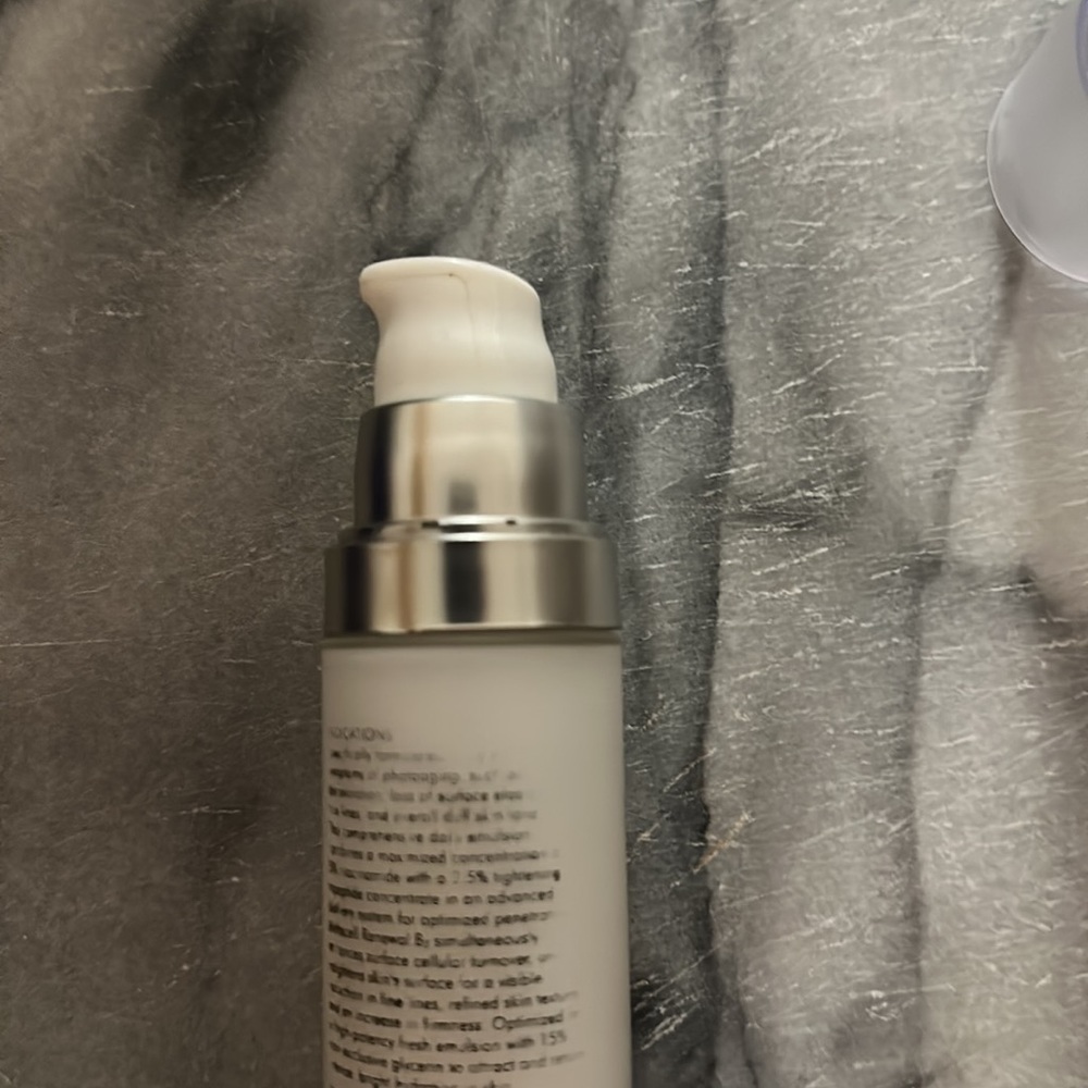 SkinCeuticals Metacell Renewal B3 - Picture 4 of 5